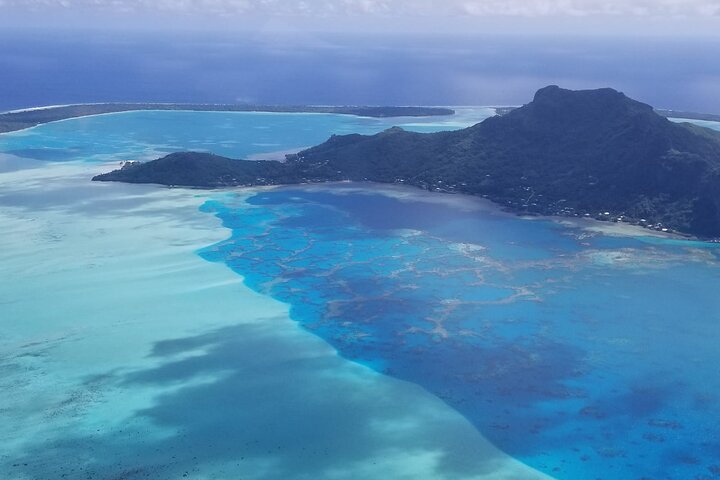 Private flight, in a light plane over the Polynesian motus from Raiatea