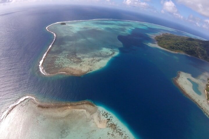Private flight, in a light plane over the Polynesian motus from Raiatea