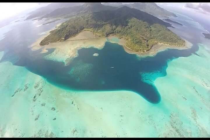 Private flight, in a light plane over the Polynesian motus from Raiatea