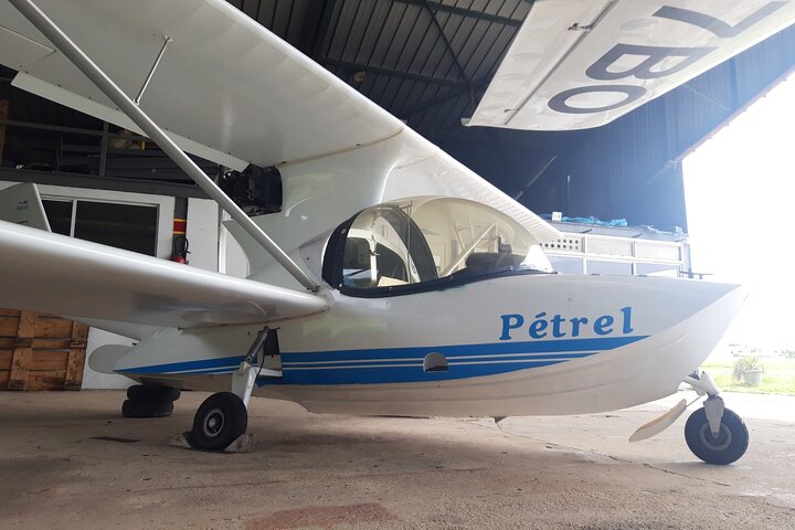 Private flight, in a light plane over the Polynesian motus from Raiatea