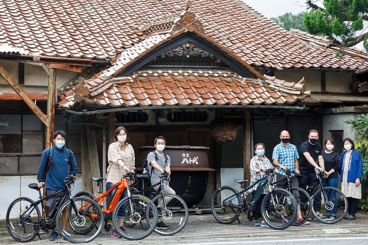 Guided Cycling Tour in Hagi with Sake Brewery Visit