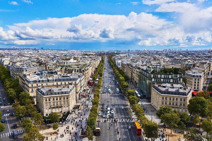Private Transfer: Disneyland Park or Hotel to Paris by Luxury Van