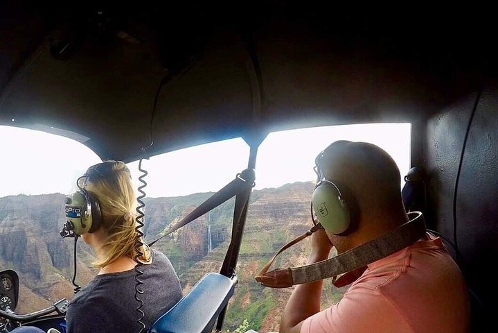 Kauai Private Doors Off Helicopter Tour: Ultimate Waterfalls