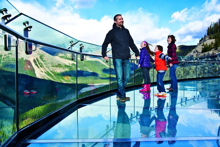 Columbia Icefield Tour with Glacier Skywalk