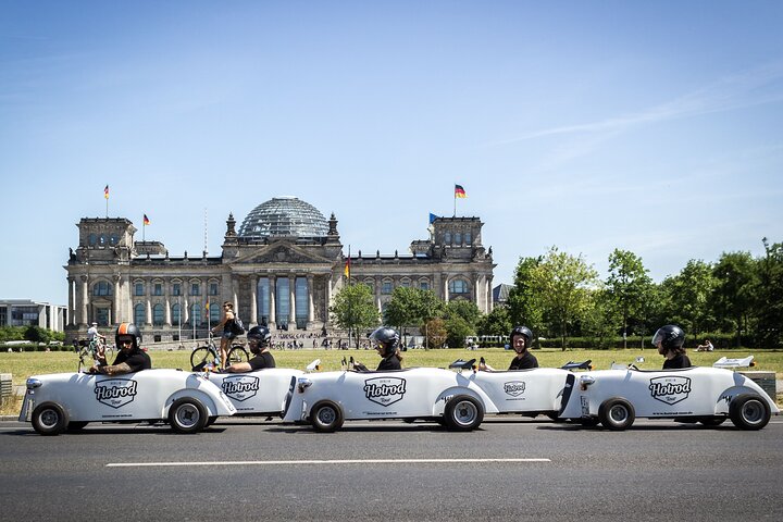 Berlin City Tour in a Mini Hotrod