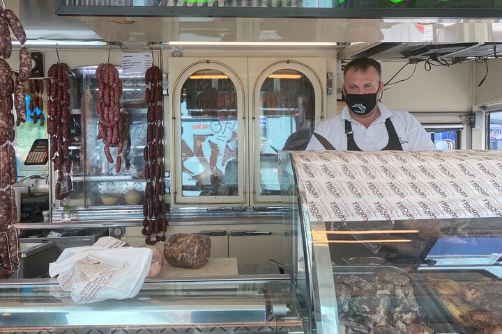 Food and wine tour of Pescara Vecchia on foot