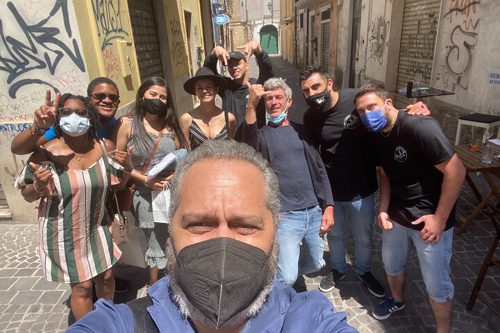 Food and wine tour of Pescara Vecchia on foot