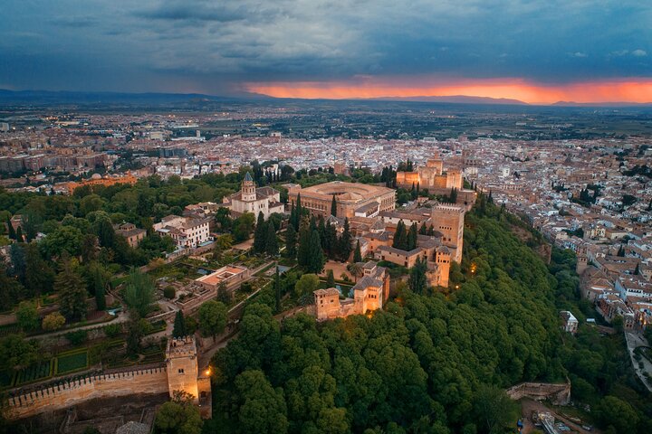 Skip The line Alhambra and Nasrid Palaces Private Tour
