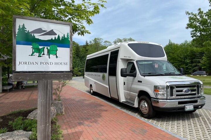 Premium Narrated Bus Tour of Bar Harbor and Acadia National Park (3.5 Hours)