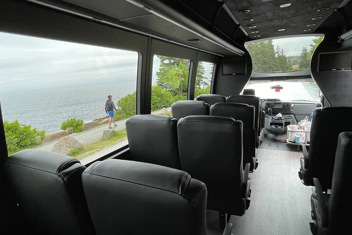 Premium Narrated Bus Tour of Bar Harbor and Acadia National Park (3.5 Hours)
