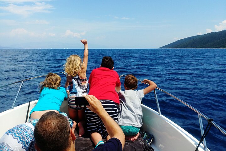Private Boat Tour to Brac and Solta islands: Non-Touristy Itinerary