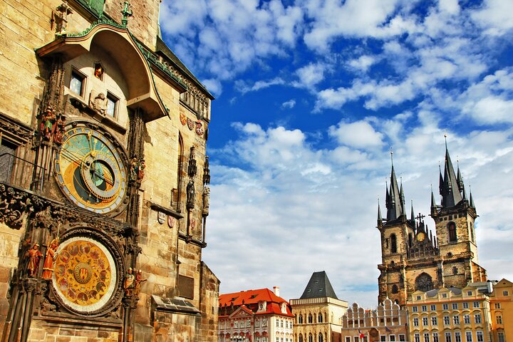 Best of Prague Guided Tour and Cruise with Authentic Czech Lunch
