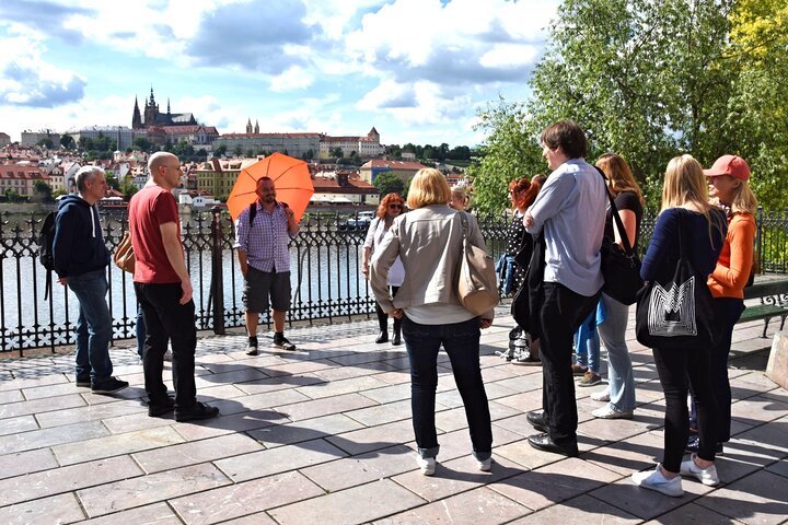 Best of Prague Guided Tour and Cruise with Authentic Czech Lunch