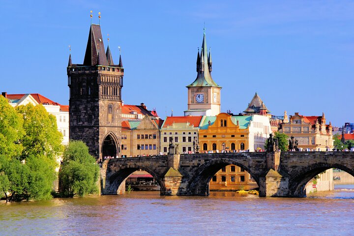 Best of Prague Guided Tour and Cruise with Authentic Czech Lunch