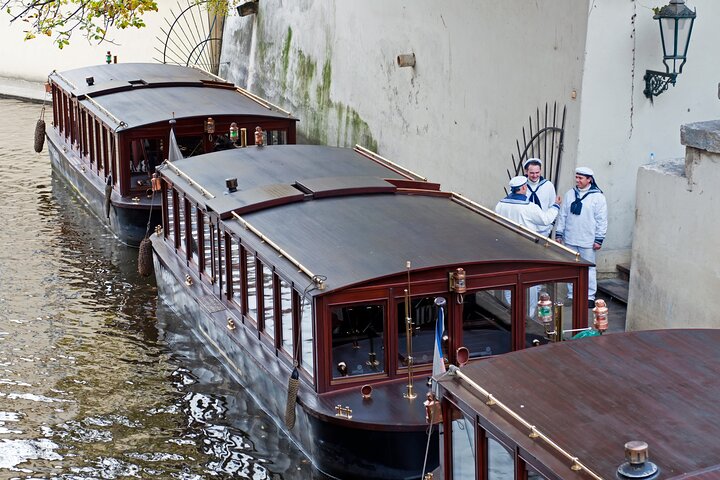 Best of Prague Guided Tour and Cruise with Authentic Czech Lunch