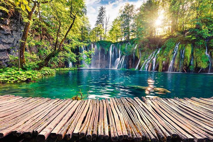 Zagreb: Plitvice Lakes & Rastoke Guided Day Trip with Ticket