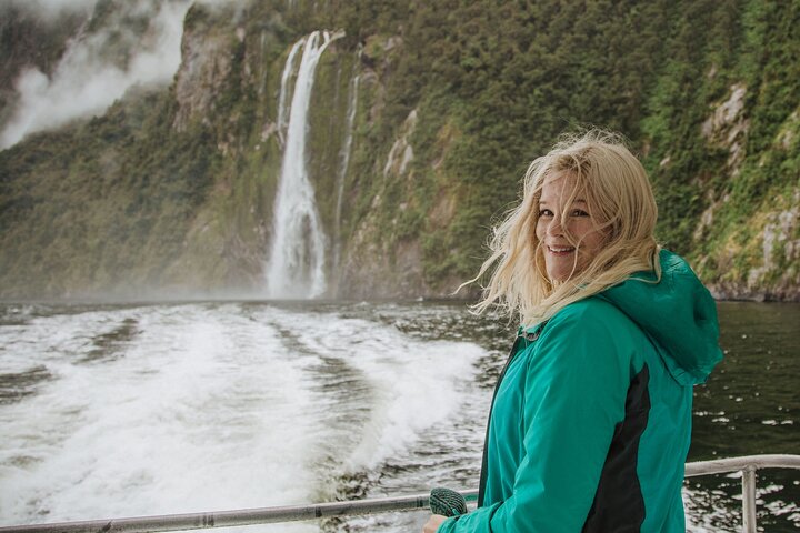 Guided Private Milford Sound Day Tour from Te Anau(Cruise Included)