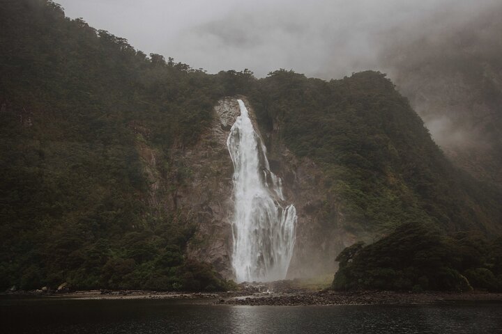 Guided Private Milford Sound Day Tour from Te Anau(Cruise Included)