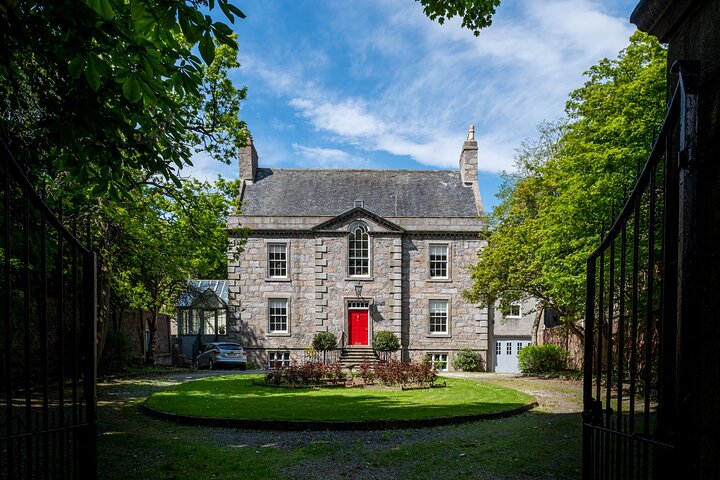 Old Aberdeen 2 hour Historical Walking Tour