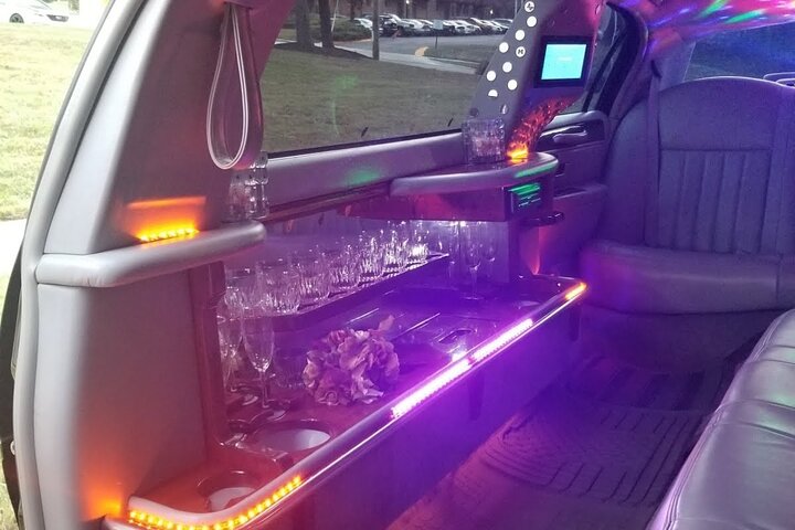 Stretch Limo Private Day & Night Custom Tours of Washington DC