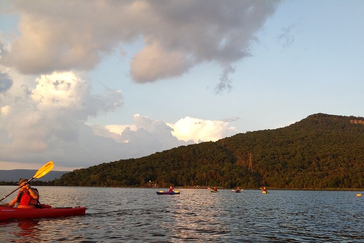 Nickajack Bat Cave Kayak Tour with Chattanooga Guided Adventures