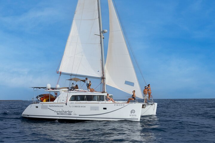 Lobos Island Half-Day Sailing Tour with Lunch