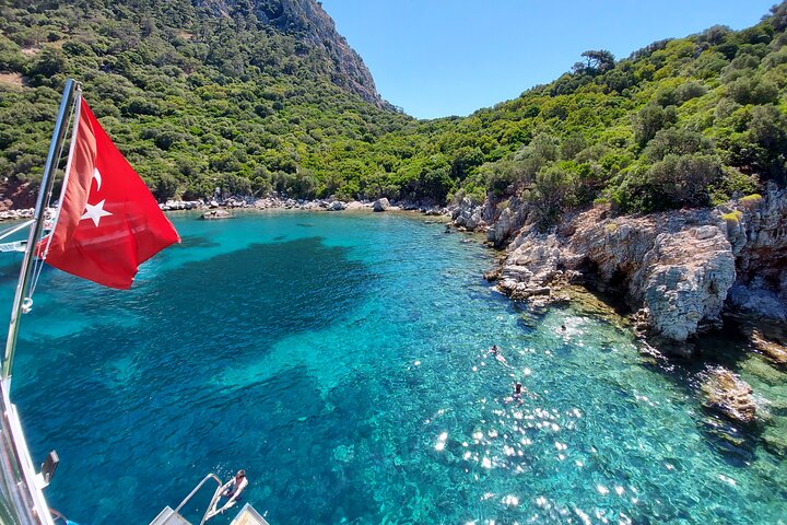 Full-Day Glass bottom Semi Submarine Cruise in Marmaris
