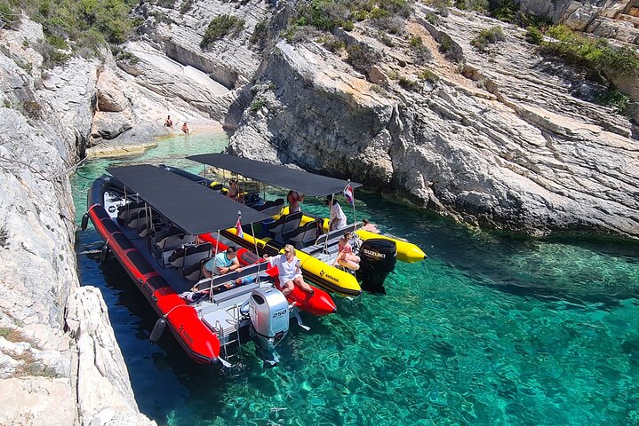Blue cave & Hvar, 5 islands speed boat tour, luxuy seats in shade