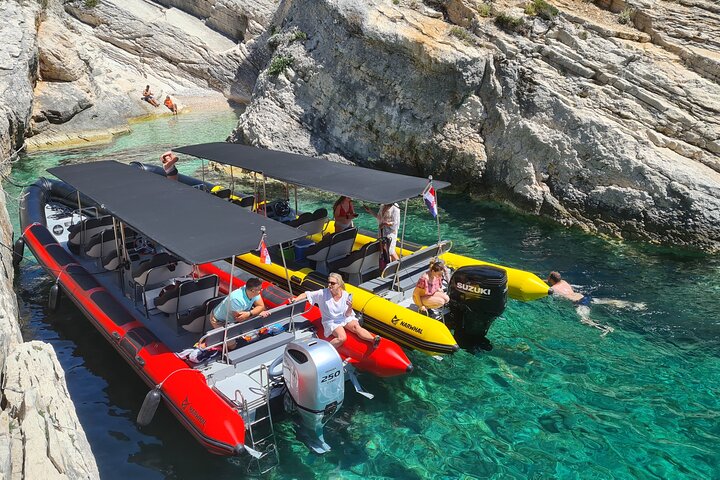 Blue cave & Hvar, 5 islands speed boat tour, luxuy seats in shade