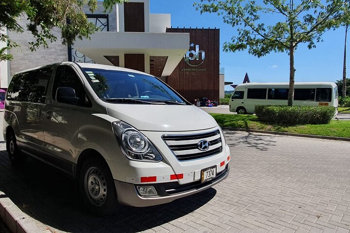Liberia Airport (LIR) to La Fortuna/Arenal: Private VIP Transfer