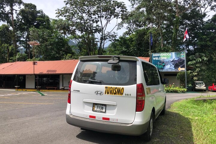 Liberia Airport (LIR) to La Fortuna/Arenal: Private VIP Transfer