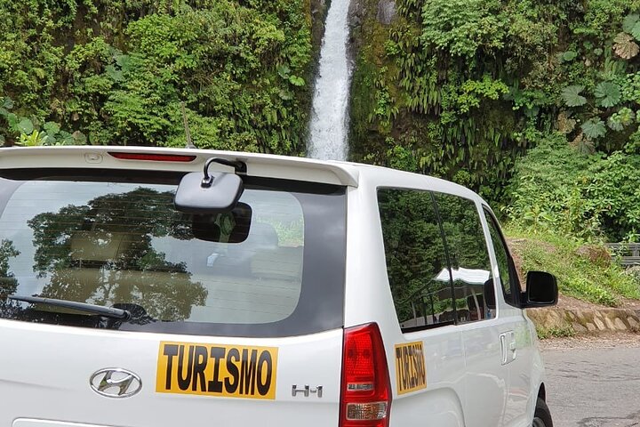 Liberia Airport (LIR) to La Fortuna/Arenal: Private VIP Transfer