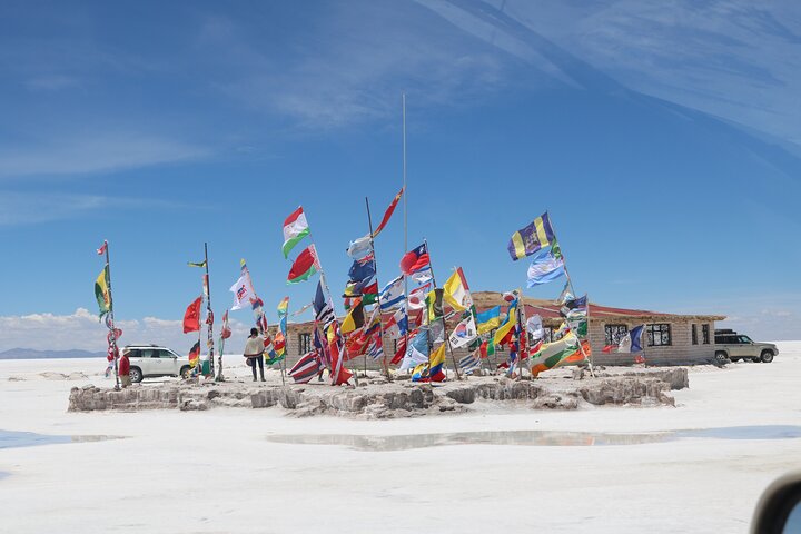 3-Days Tour to the Uyuni Salt Flat and Colored Lagoons +Sunset+Mirror Effect