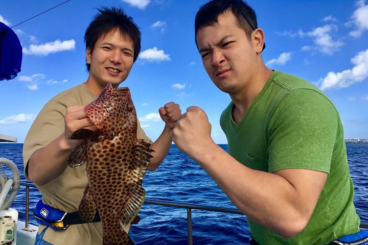 2 hours family fishing in Okinawa