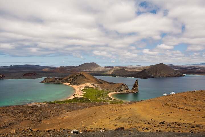 Galapagos First Class 5 Day Package with Yacht Day Tours