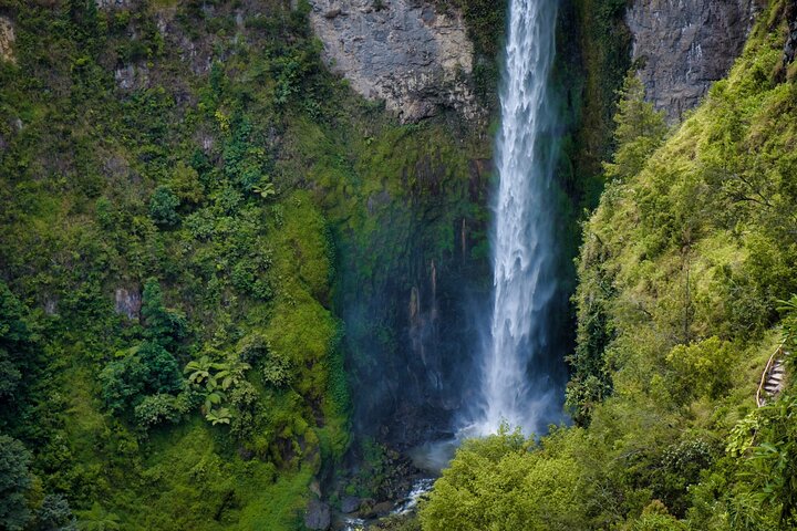 Full Day Private Tour in Lake Toba View and Karo Highlands From Medan City