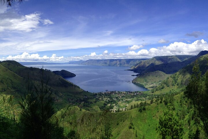 Full Day Private Tour in Lake Toba View and Karo Highlands From Medan City