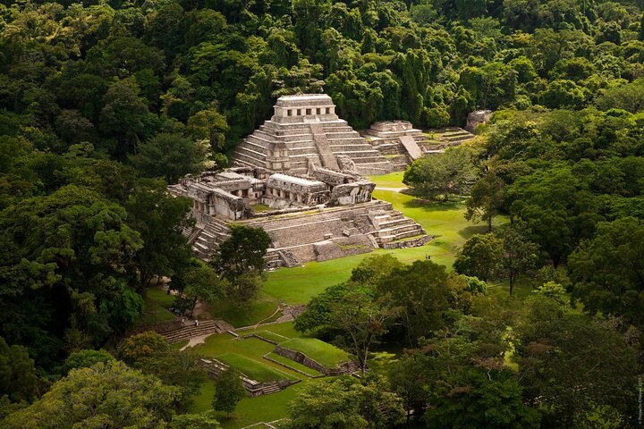 Full Day Tour to Palenque Archaeological Zone with Waterfalls