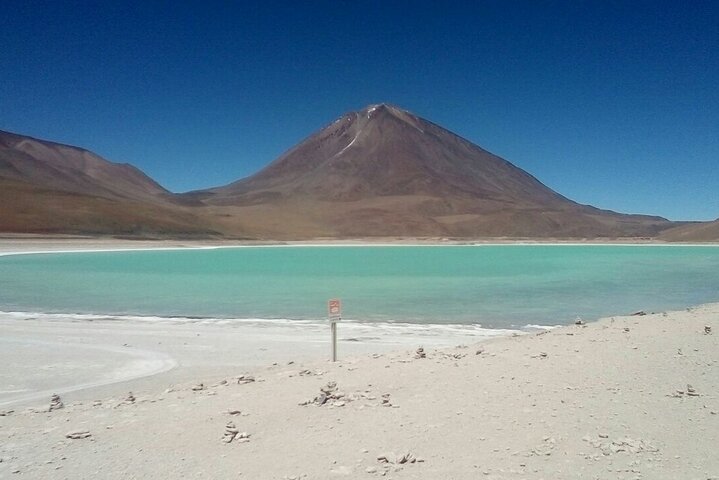 3-Days Tour to the Uyuni Salt Flat and Colored Lagoons +Sunset+Mirror Effect
