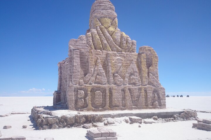 3-Days Tour to the Uyuni Salt Flat and Colored Lagoons +Sunset+Mirror Effect