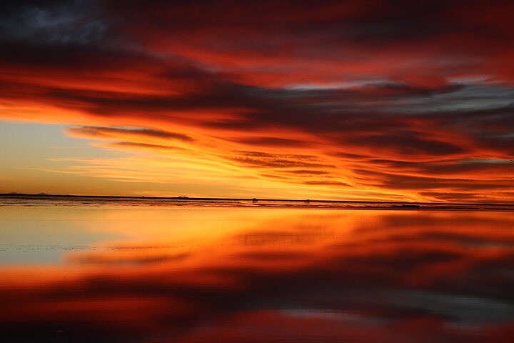 3-Days Tour to the Uyuni Salt Flat and Colored Lagoons +Sunset+Mirror Effect