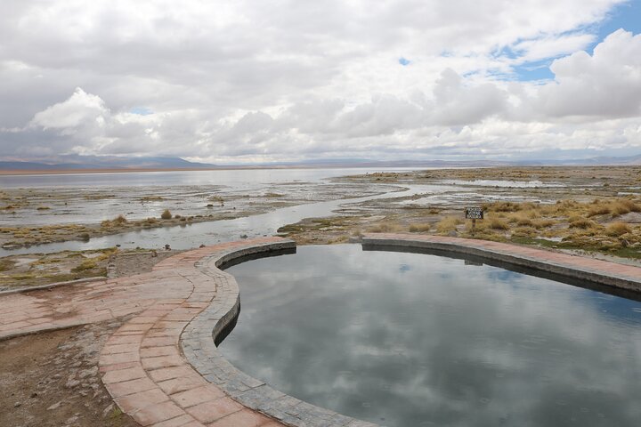 3-Days Tour to the Uyuni Salt Flat and Colored Lagoons +Sunset+Mirror Effect
