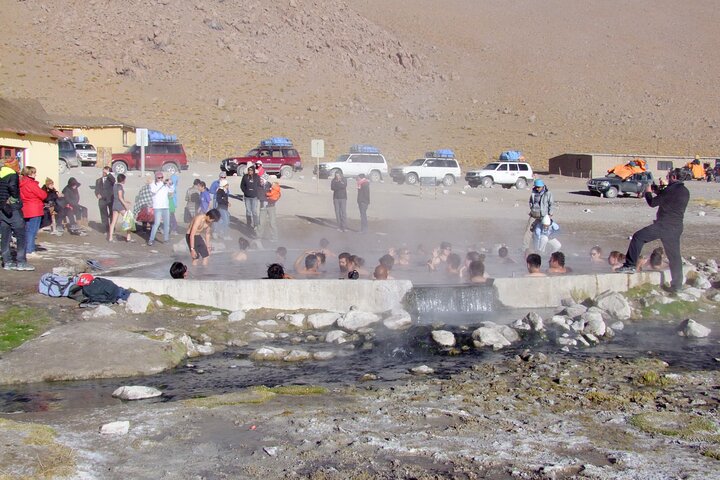 3-Days Tour to the Uyuni Salt Flat and Colored Lagoons +Sunset+Mirror Effect