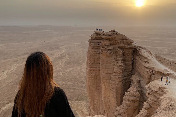 Edge of the World Hike Riyadh | 4x4 Safari & Bat Cave