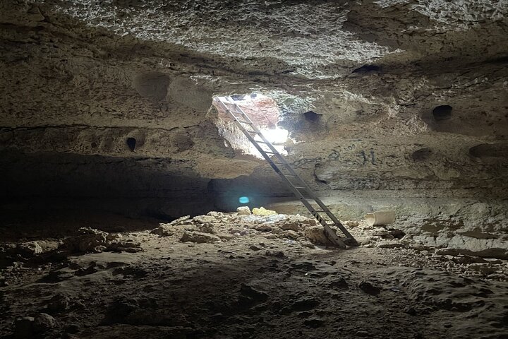 Edge of the World Hike Riyadh | 4x4 Safari & Bat Cave
