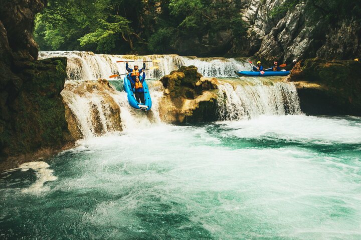 Kayaking Mreznica Waterfalls close to Plitvice Lakes