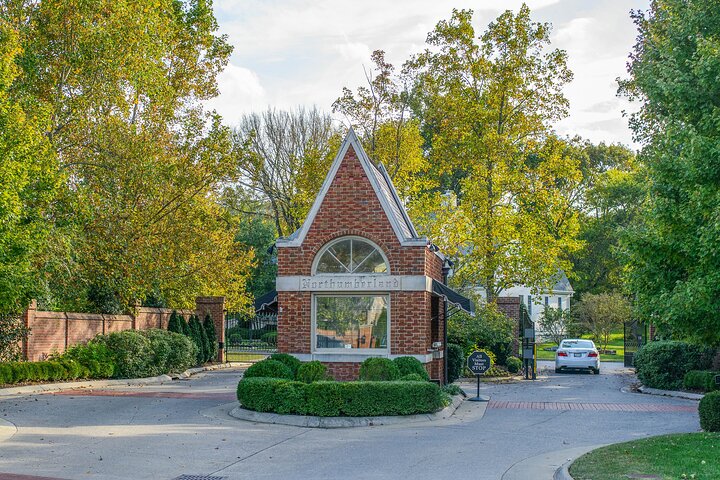 Nashville "Homes Of The Stars" Narrated Bus Tour with 30+ Celebrity Homes