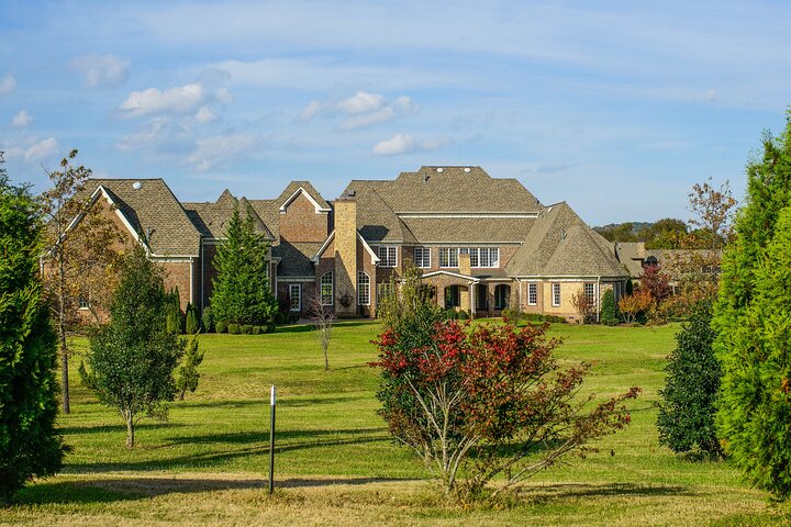 Nashville "Homes Of The Stars" Narrated Bus Tour with 30+ Celebrity Homes