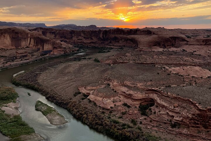 YOU-DRIVE UTV Hell's Revenge 4x4 Off Roading Tour from Moab