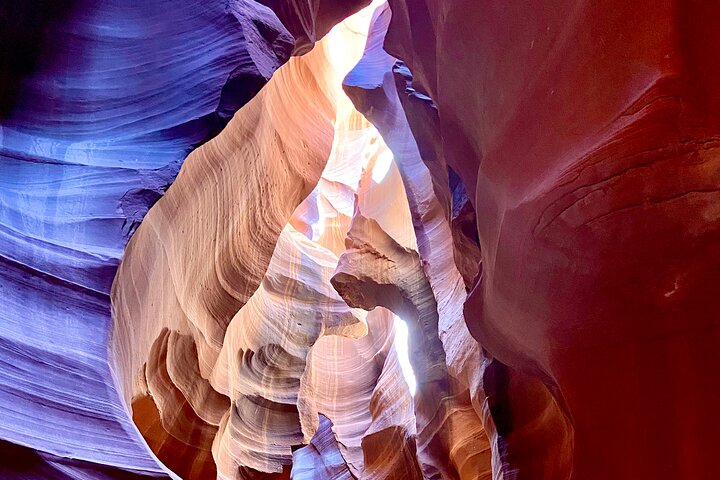 Antelope Canyon & Horseshoe Bend Day Tour with Lunch, Free WiFi
